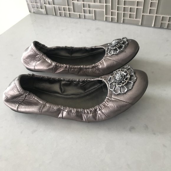 Tahari Ballet Flats - Picture 2 of 3